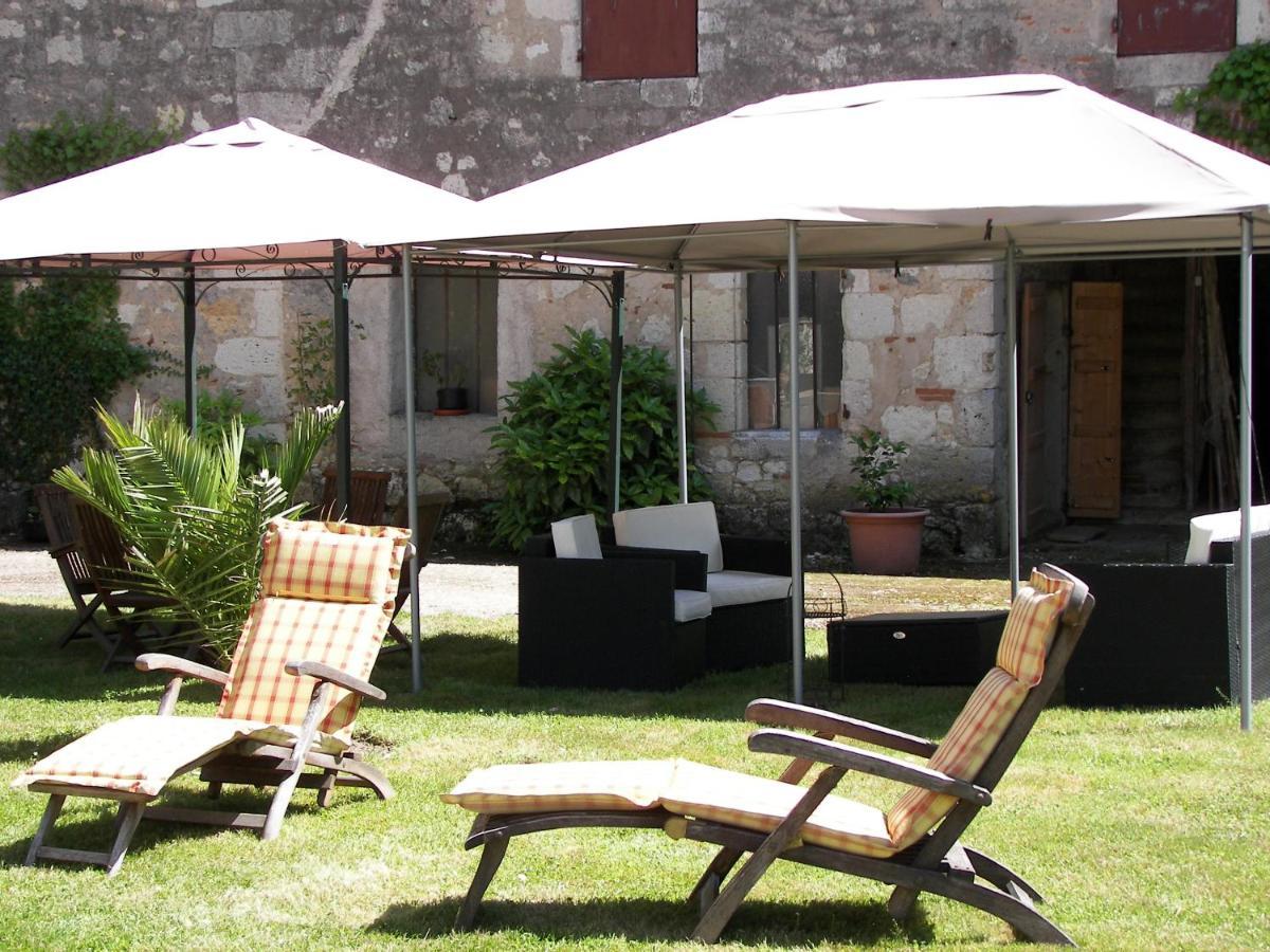 Domaine Du Noble Bed & Breakfast Saint-Jean-de-Thurac Exterior photo