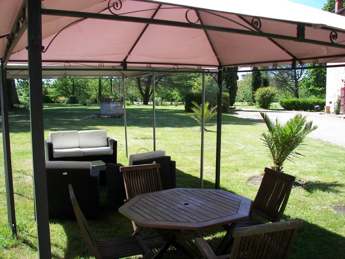 Domaine Du Noble Bed & Breakfast Saint-Jean-de-Thurac Exterior photo
