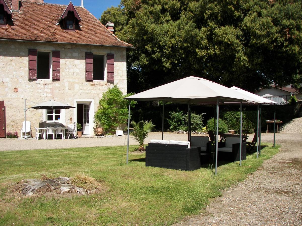 Domaine Du Noble Bed & Breakfast Saint-Jean-de-Thurac Exterior photo