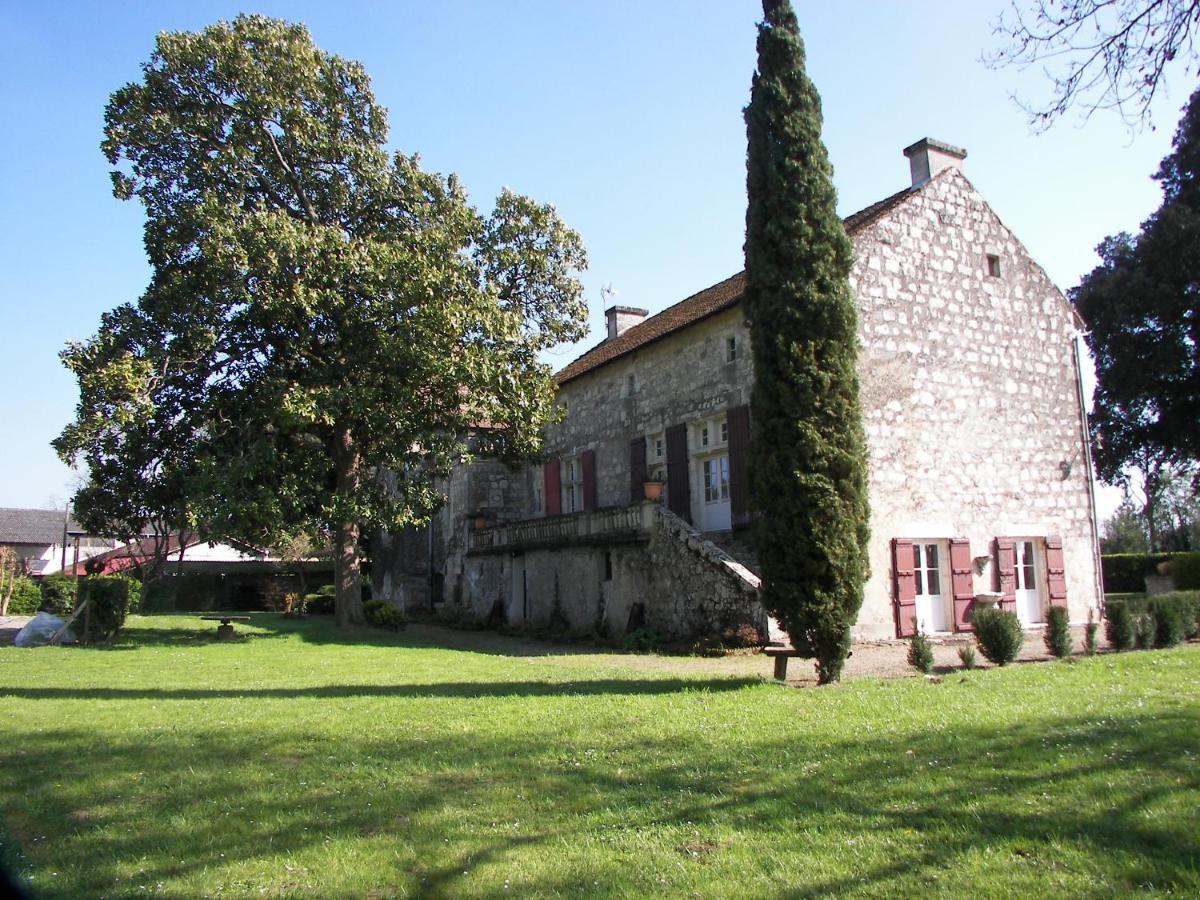 Domaine Du Noble Bed & Breakfast Saint-Jean-de-Thurac Exterior photo