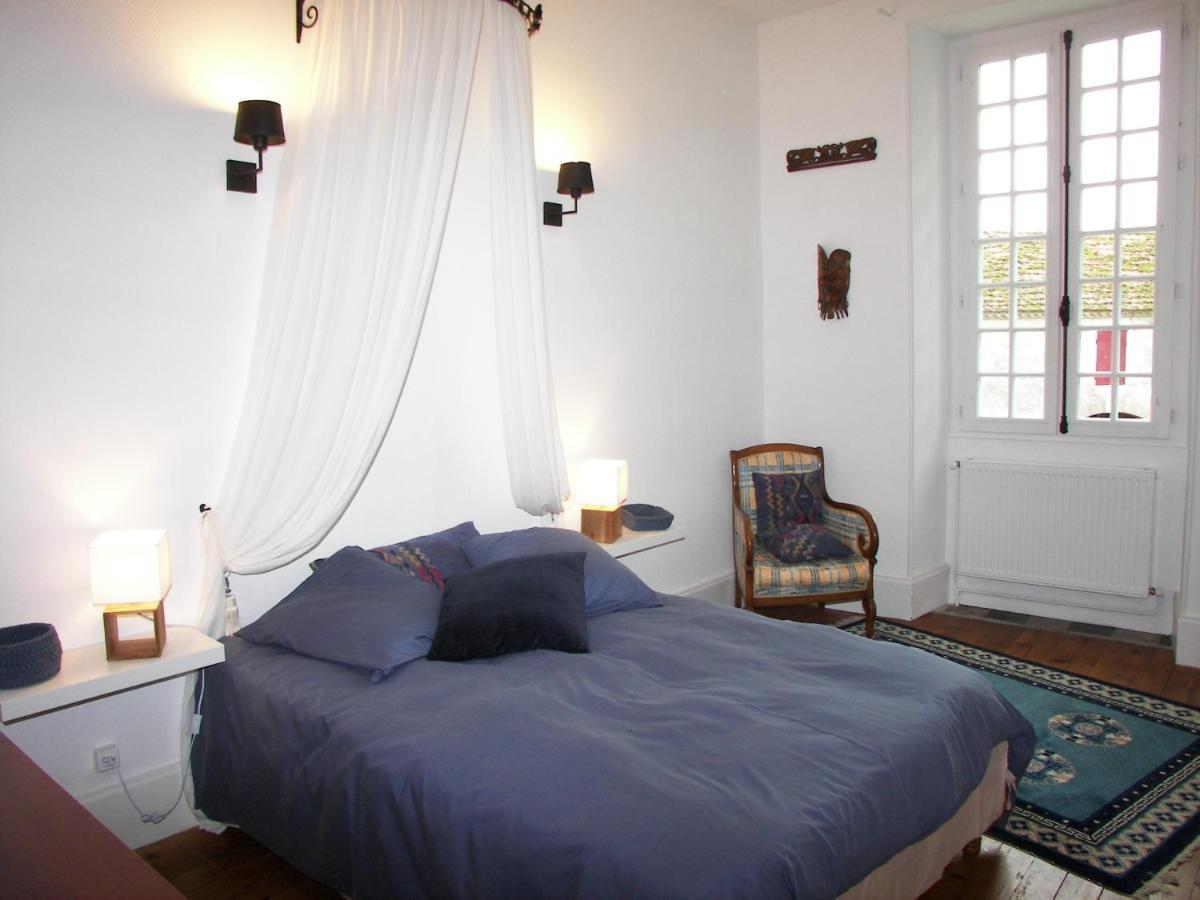 Domaine Du Noble Bed & Breakfast Saint-Jean-de-Thurac Exterior photo